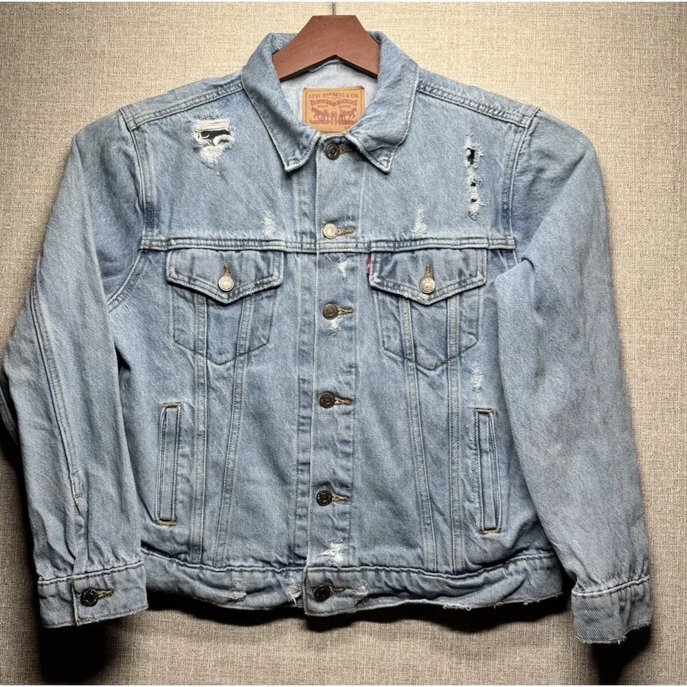 Levi's Men's Medium Distressed Denim Trucker Jacket Light Blue Jean Vintage Look